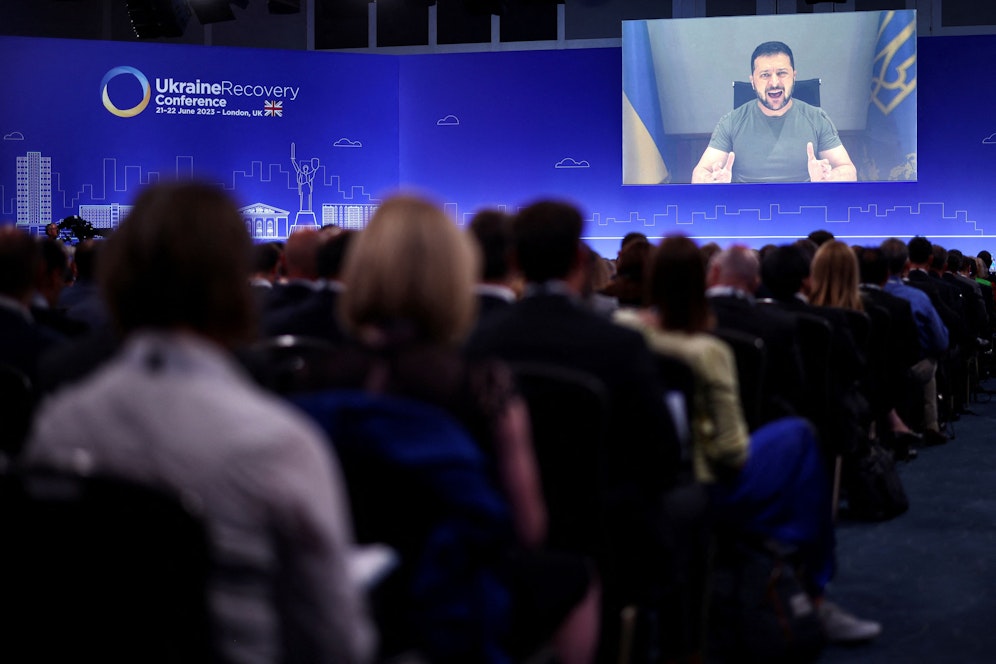 Wolodimir Selenski – zugeschalten zur Wiederaufbaukonferenz zur Ukraine in London am Mittwoch. 