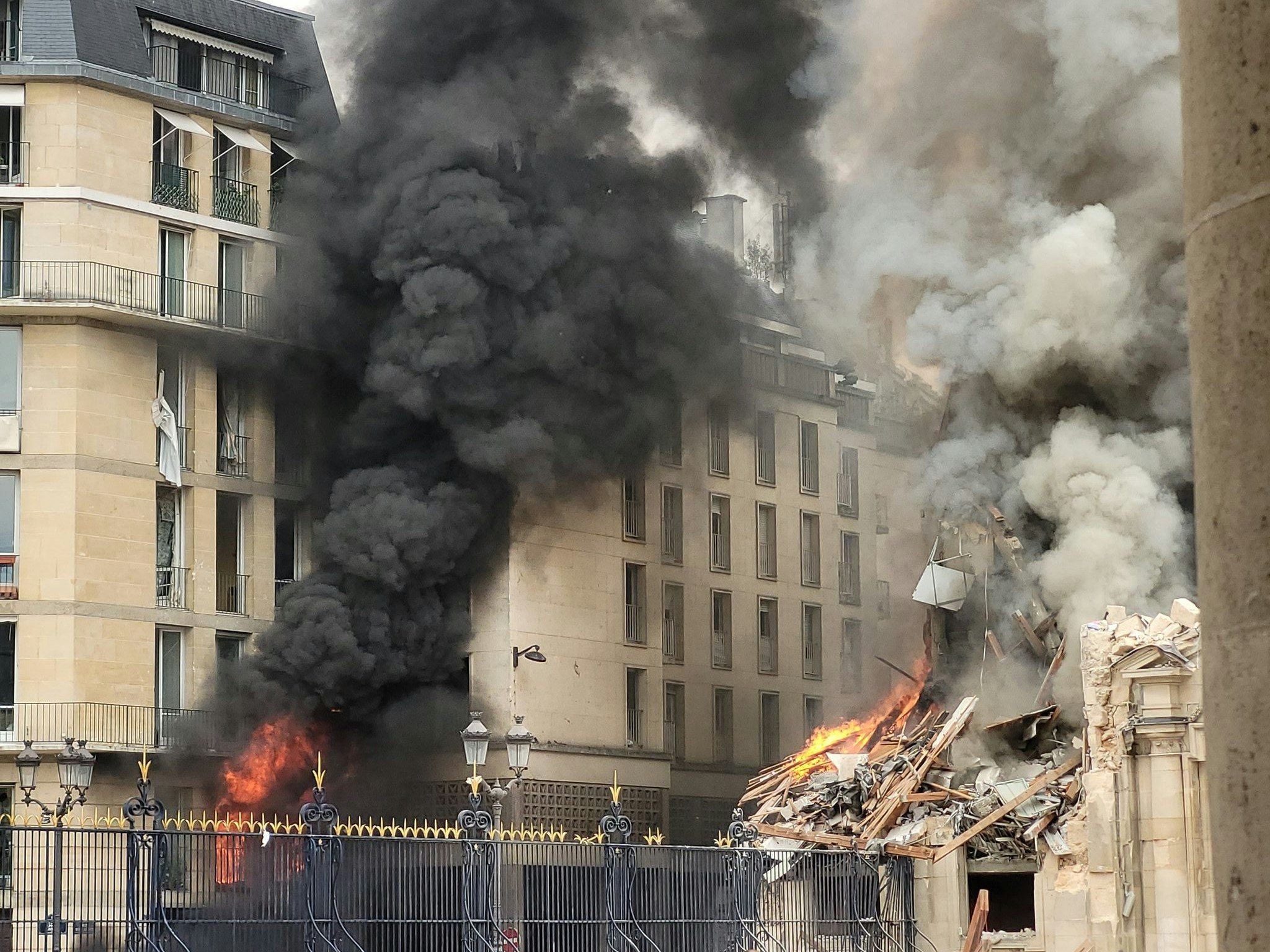 Eine Gasexplosion erschütterte Paris am Mittwoch – ein ganzes Gebäude stürzte ein. 