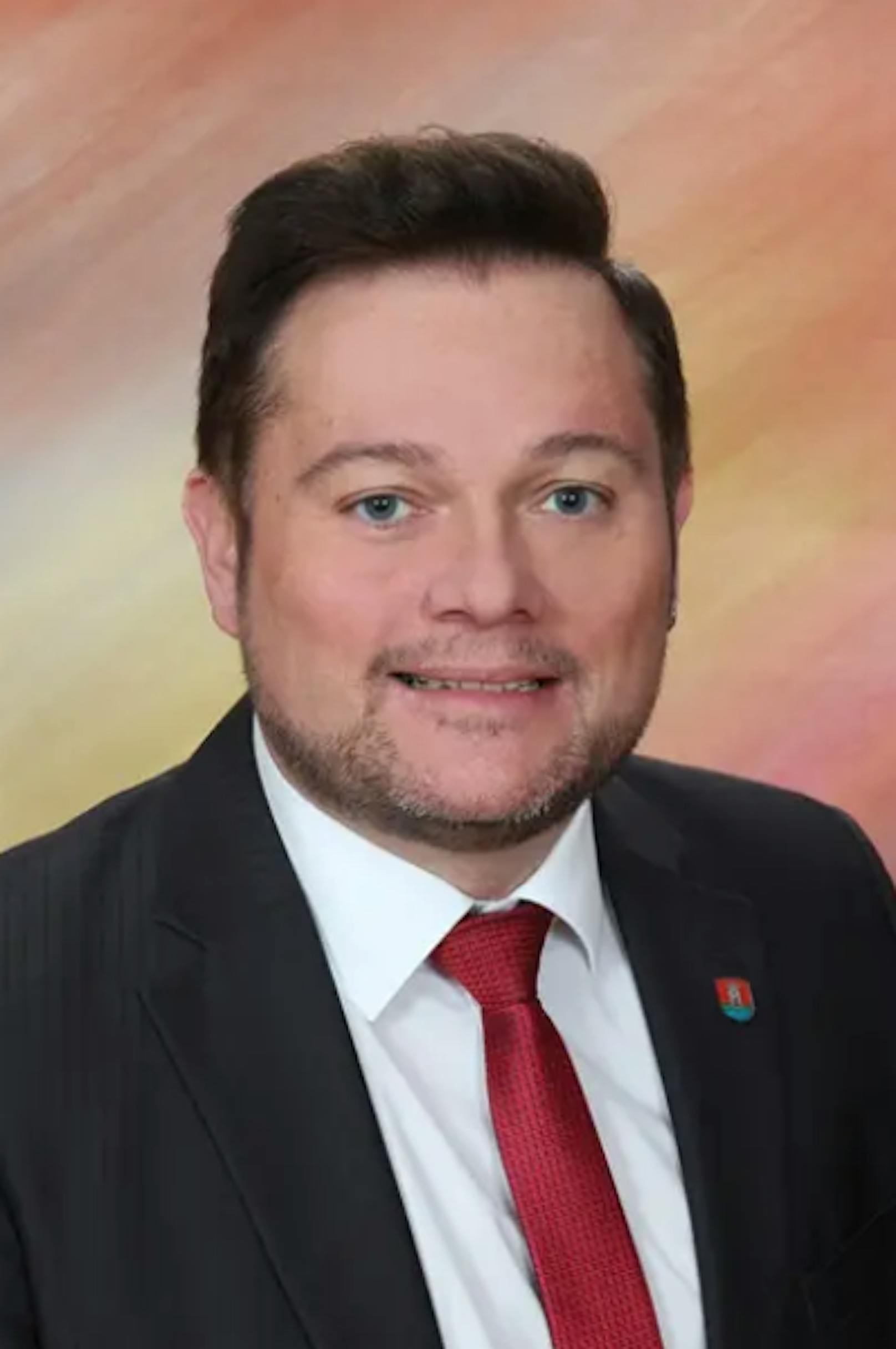 Traismauers Bürgermeister Herbert Pfeffer kontert der ÖVP.