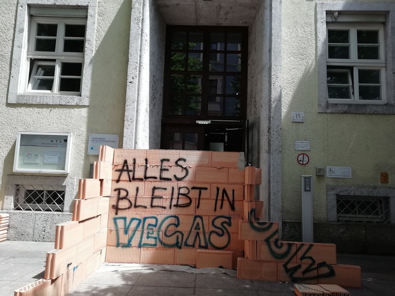 "Das ist eine lustige Sache, Humor gehört dazu. Niemand ist zu Schaden gekommen", nahm Direktor Christian Armbruster im <em>"Heute"</em>-Gespräch die Aktion humorvoll.