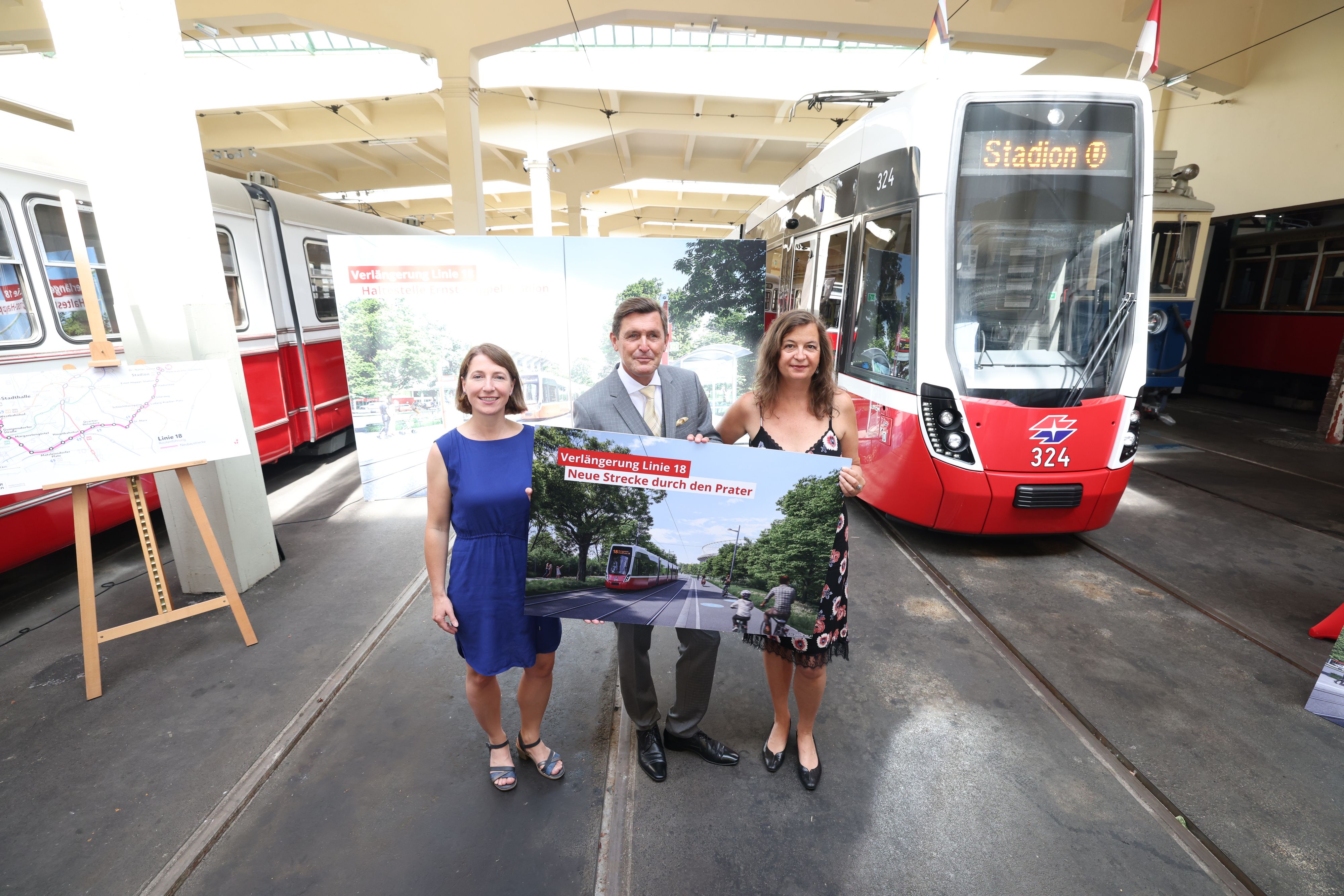 Gudrun Senk, Technische Geschäftsführerin der Wiener Linien, Wirtschaftsstadtrat Peter Hanke (SPÖ) und Mobilitätsstadträtin Ulli Sima (SPÖ) präsentierten die Pläne für die Linie 18.