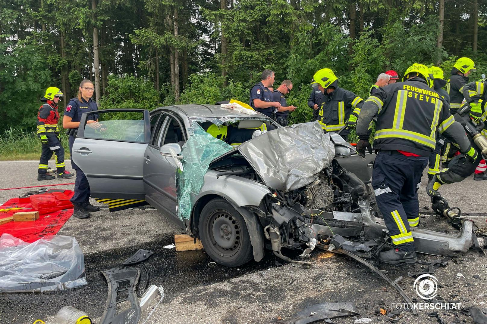 In Steyr ist es am Mittwoch zu einem schweren Verkehrsunfall gekommen – dabei wurden drei Personen verletzt.