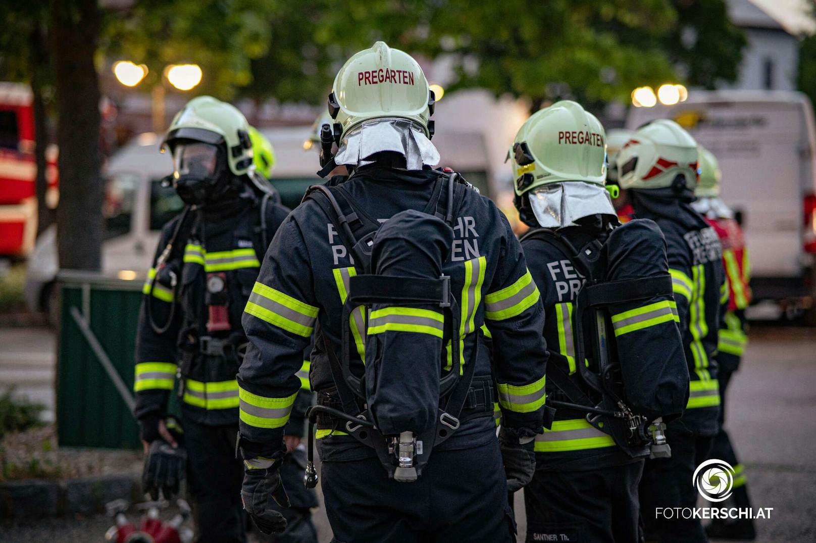 Die Feuerwehren Pregarten, Selker Neustadt und Pregartsdorf wurden am Donnerstag um 21.00 Uhr zu einem Kellerbrand alarmiert. Dank des schnellen Eingreifens der Anwohner konnten erste Löschmaßnahmen ergriffen werden, um die Ausbreitung des Feuers zu verhindern.