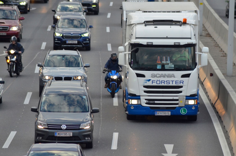 Der Verkehr auf der Südosttangente kam in Wien am Freitag völlig zum Erliegen. (Symbolbild)