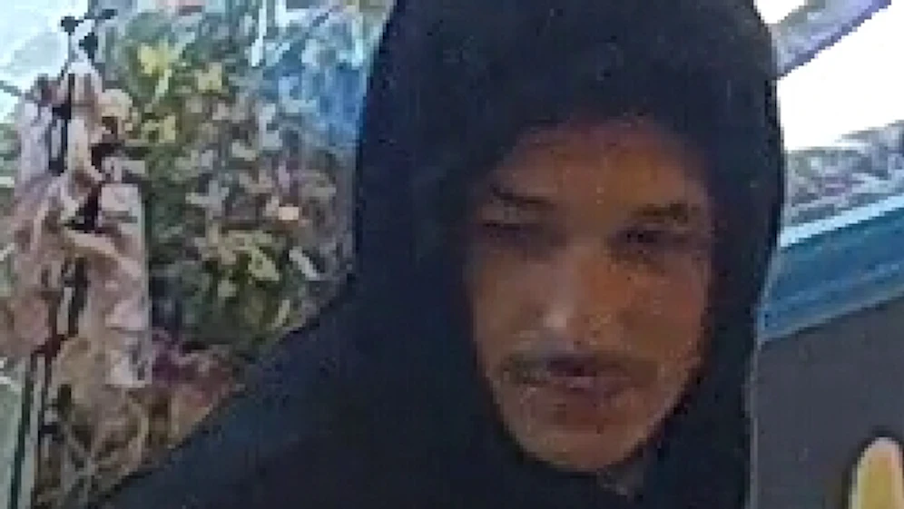 Die Polizei sucht nun diesen Mann.