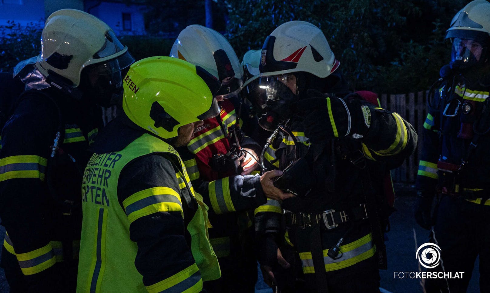 Die Feuerwehren Pregarten, Selker Neustadt und Pregartsdorf wurden am Donnerstag um 21.00 Uhr zu einem Kellerbrand alarmiert. Dank des schnellen Eingreifens der Anwohner konnten erste Löschmaßnahmen ergriffen werden, um die Ausbreitung des Feuers zu verhindern.