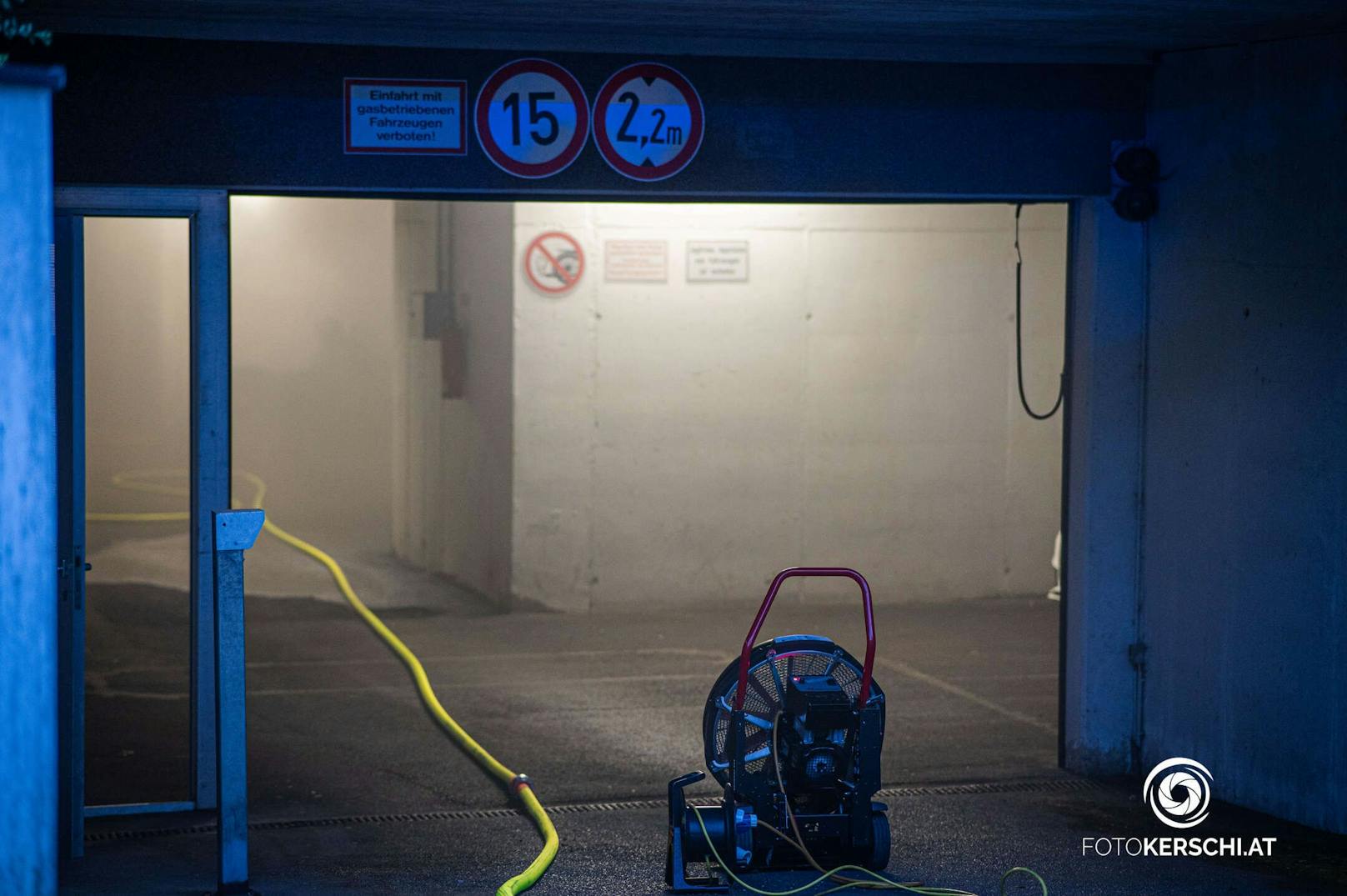 Die Feuerwehren Pregarten, Selker Neustadt und Pregartsdorf wurden am Donnerstag um 21.00 Uhr zu einem Kellerbrand alarmiert. Dank des schnellen Eingreifens der Anwohner konnten erste Löschmaßnahmen ergriffen werden, um die Ausbreitung des Feuers zu verhindern.