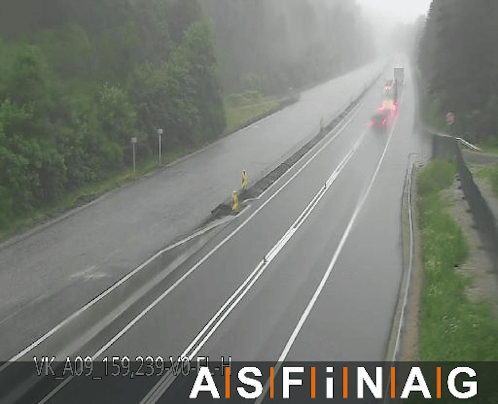 Auf der A9 bei Deutschfeistritz gibt es Aquaplaning durch den Starkregen.