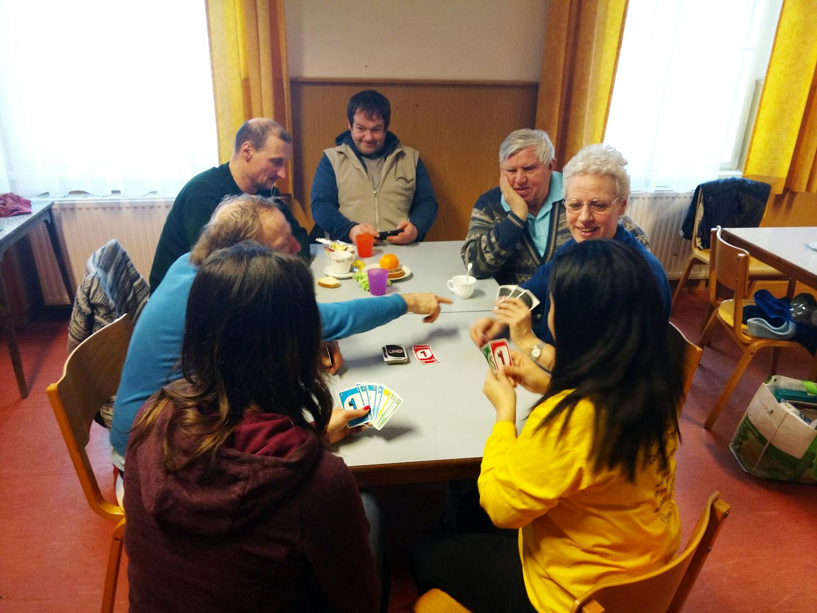 „Das Offene Wohnzimmer“ der Caritas ist ein Begegnungsort in der Pfarre Neukloster in Wr. Neustadt.