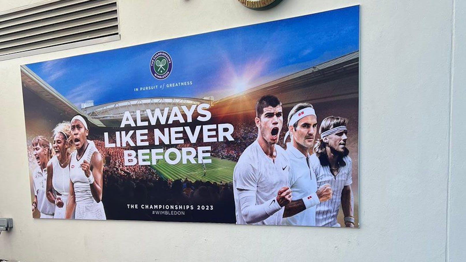 Das Werbeplakat ohne Novak Djokovic. 