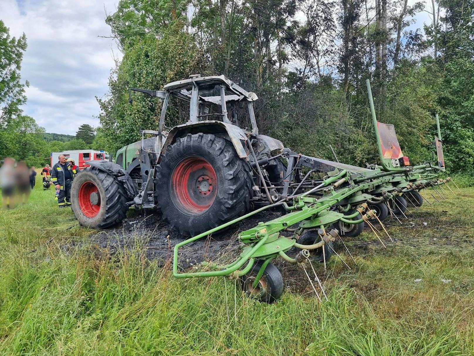 Der Traktor wurde aber ein Raub der Flammen.&nbsp;