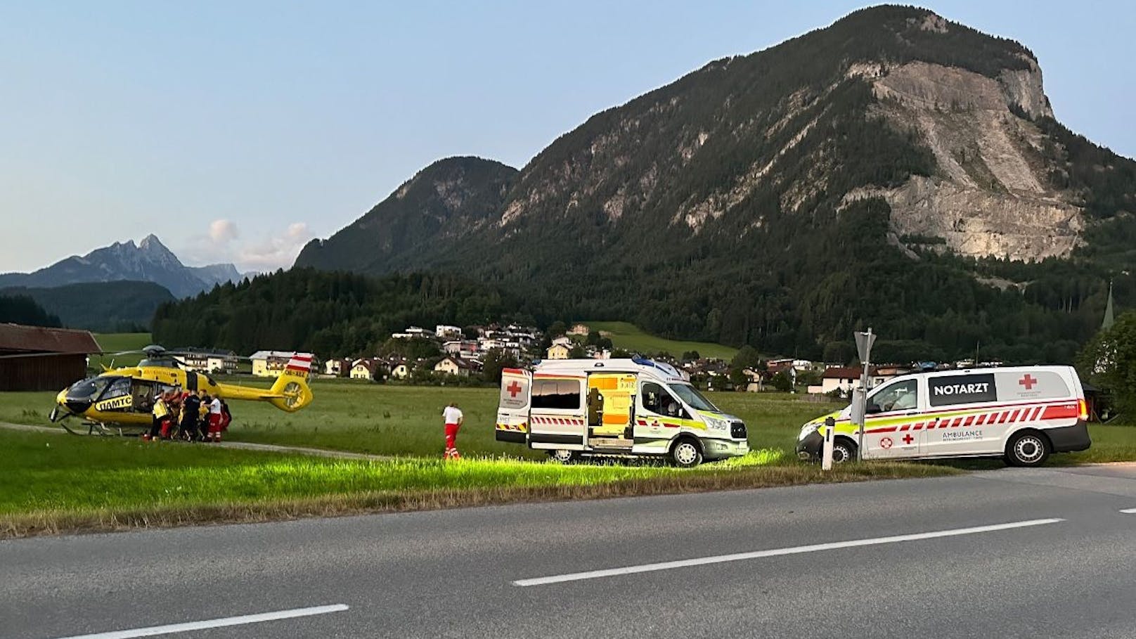 Der Mann wurde mit schweren Verletzungen in die Klinik Innsbruck geflogen.