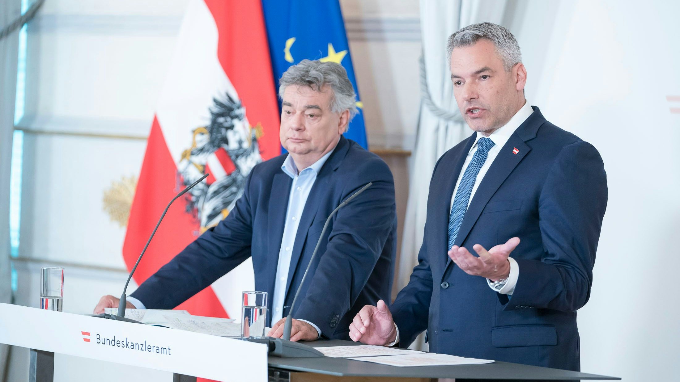 Bei der Sitzung werden neben Kanzler Nehammer und Vizekanzler Werner Kogler auch Verteidigungsministerin Klaudia Tanner, Außenminister Alexander Schallenberg und Innenminister Gerhard Karner (alle ÖVP) zusammentreffen.