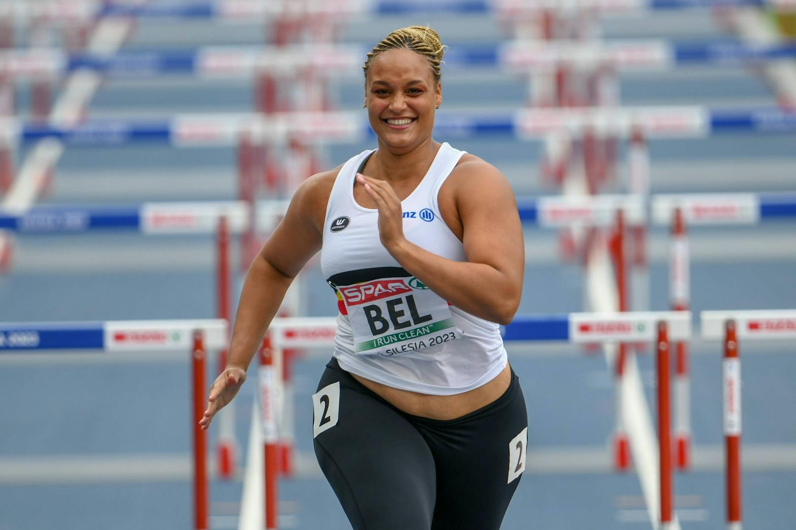 Die belgische Kugelstoßerin Jolien Maliga Boumkwo (29) startete am 24. Juni 2023 bei den European Games in Krakau beim 100-Meter-Hürdenlauf. Die Aufnahmen davon gingen viral. 