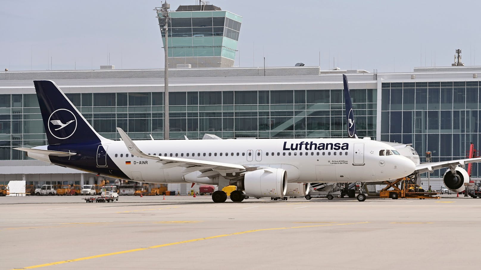 Am Flughafen München ist es am Freitag in einer Lufthansa-Maschine zu einem ungewöhnlichen Zwischenfall gekommen.
