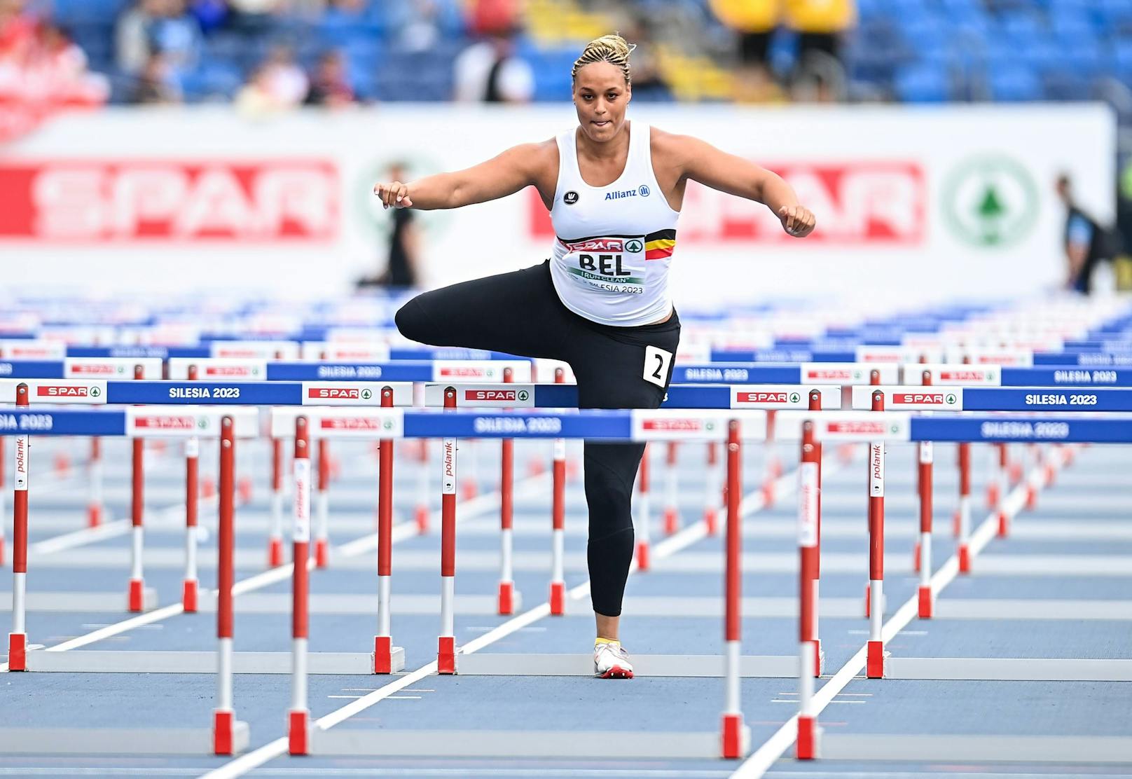 Die belgische Kugelstoßerin Jolien Maliga Boumkwo (29) startete am 24. Juni 2023 bei den European Games in Krakau beim 100-Meter-Hürdenlauf. Die Aufnahmen davon gingen viral.