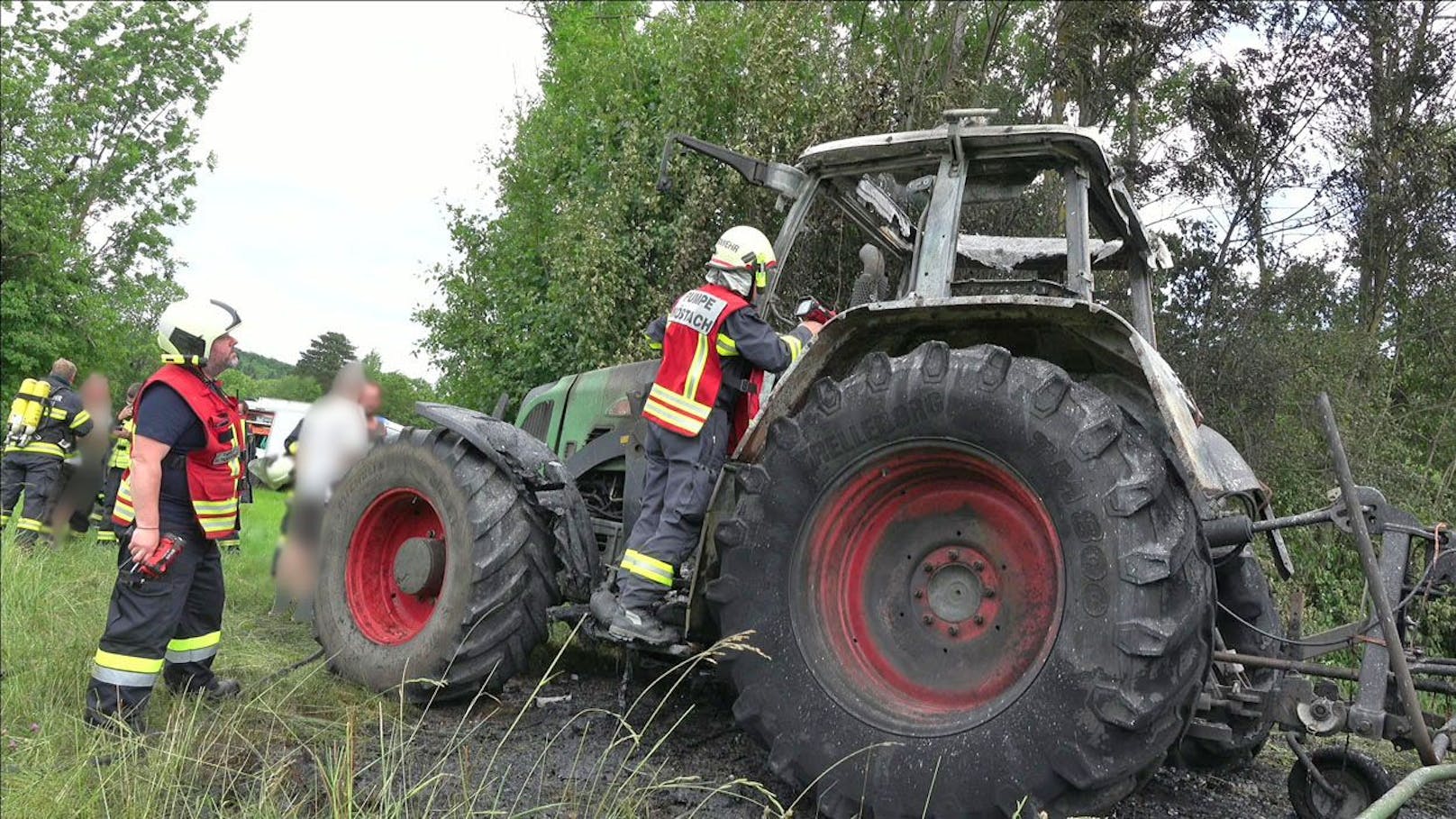 ... und konnten die Flammen mit Hilfe einer Schnellangriffseinrichtung ...&nbsp;