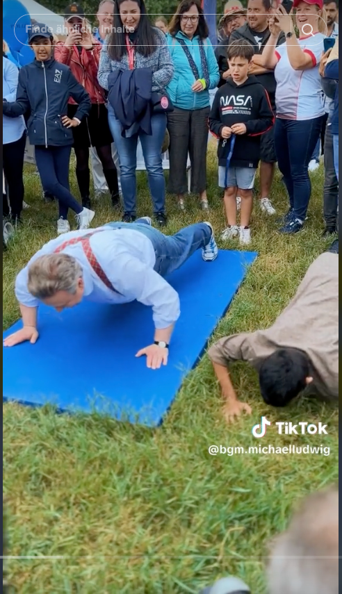 Am Donauinselfest machte Wiens Stadtchef Michael Ludwig (SPÖ) einen Teil der Polizei-Aufnahmeprüfung – und dabei ganz gute Figur.