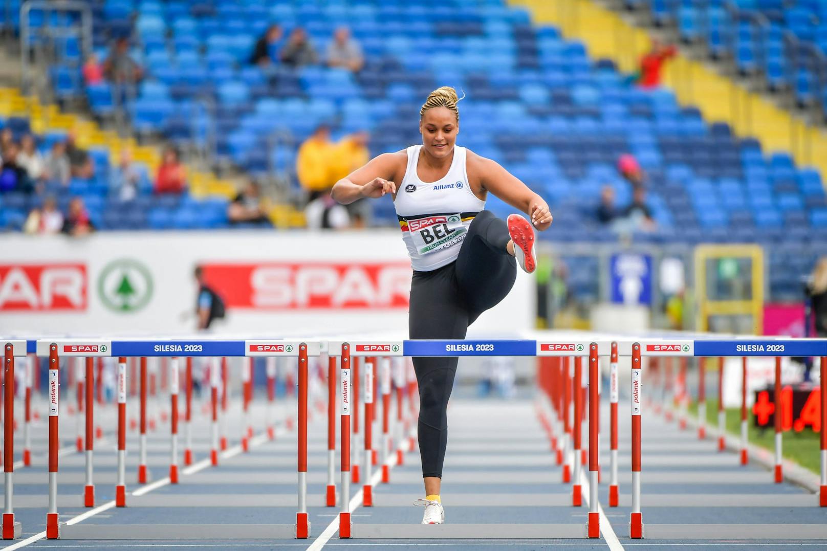 Die belgische Kugelstoßerin Jolien Maliga Boumkwo (29) startete am 24. Juni 2023 bei den European Games in Krakau beim 100-Meter-Hürdenlauf. Die Aufnahmen davon gingen viral. 