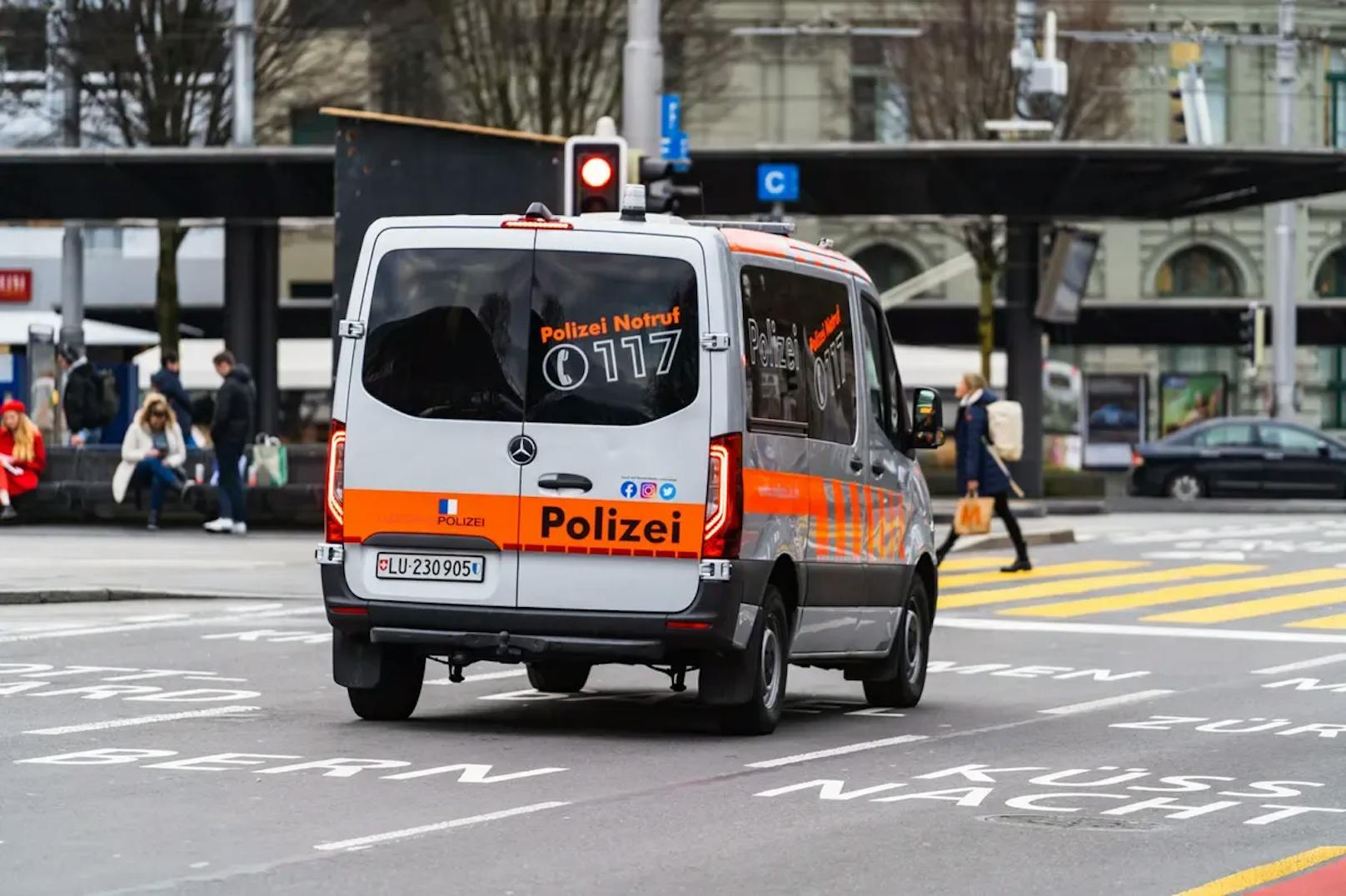 Die Luzerner Polizei wurde in der Nacht auf Sonntag zu einem Zwischenfall in einem Fast-Food-Restaurant gerufen.