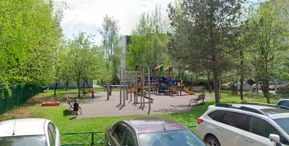 Ein Spielplatz in Chechersky Proyezd im Südwesten Moskaus.