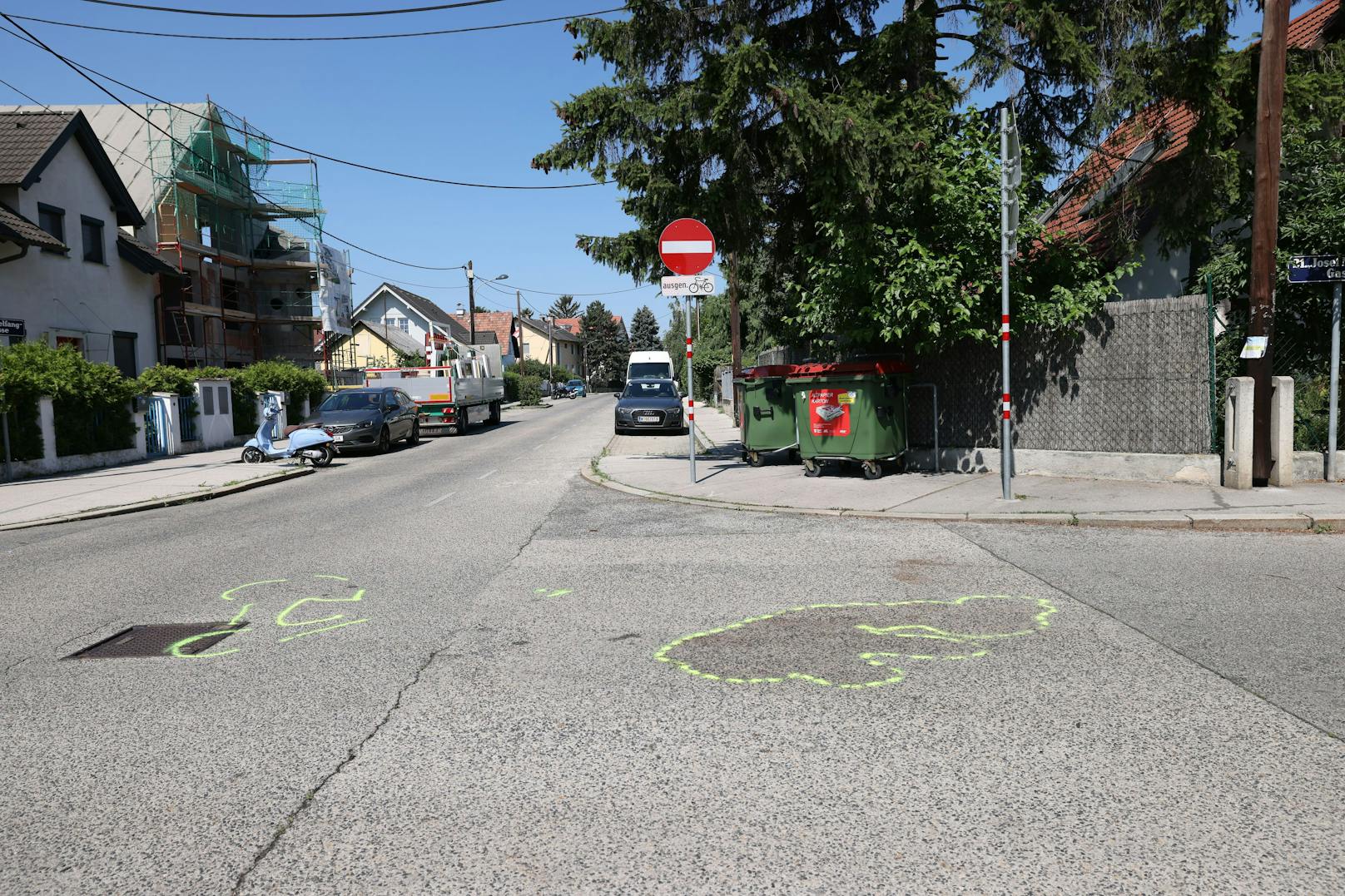 In Wien ist es am Wochenende zu einem tragischen Verkehrsunfall gekommen. Eine Mofa-Lenkerin wurde von einem Auto erfasst – sie hatte keine Chance.