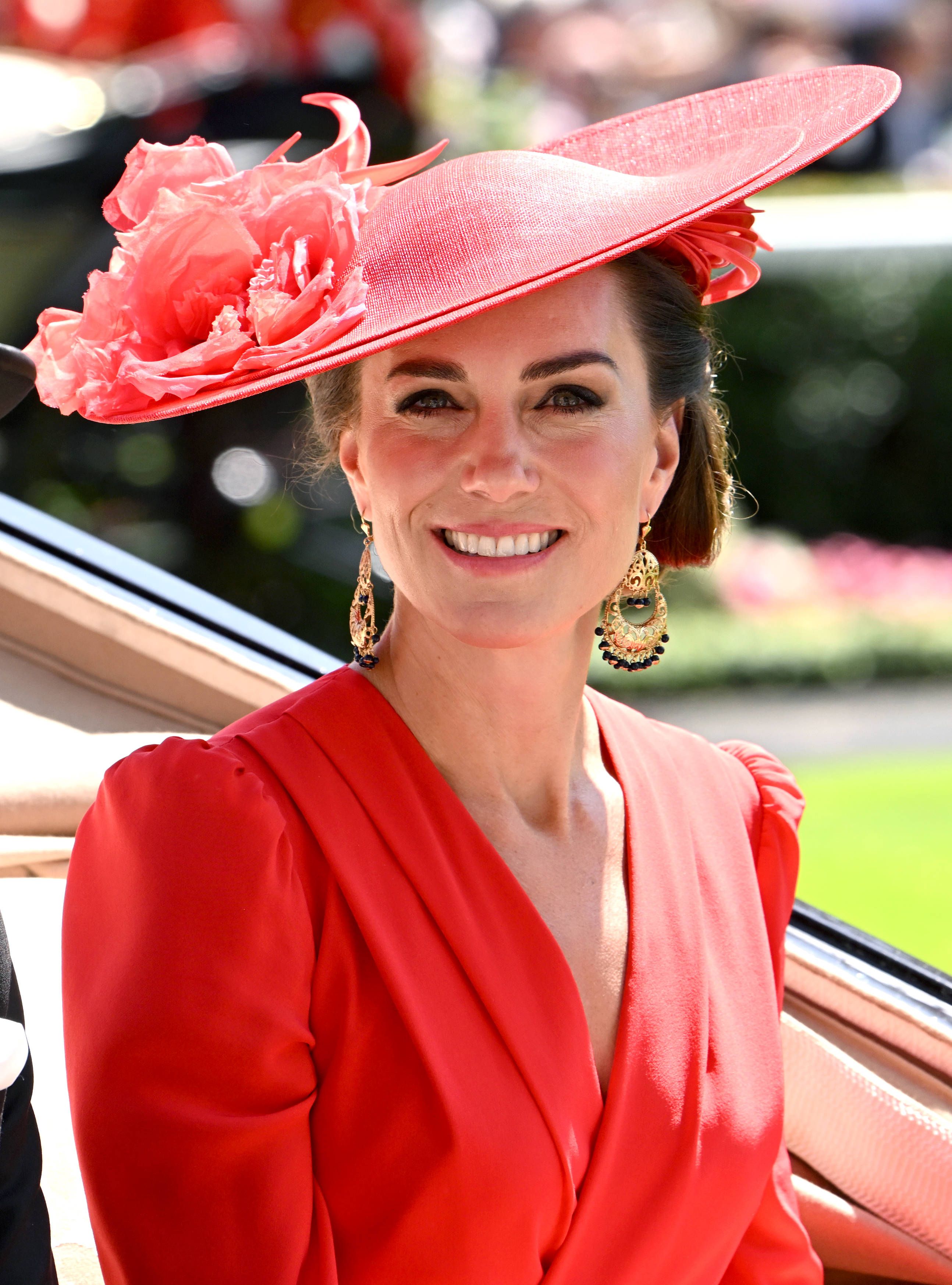 Prinzessin Kate wagt sich auf den Tennisplatz.