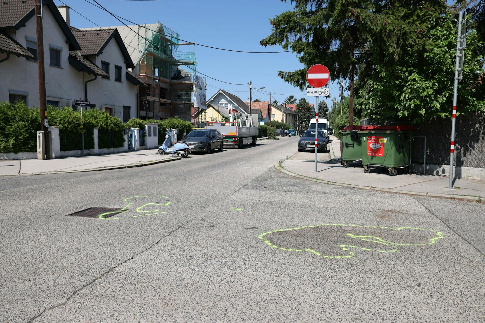 In Wien ist es am Wochenende zu einem tragischen Verkehrsunfall gekommen. Eine Mofa-Lenkerin wurde von einem Auto erfasst – sie hatte keine Chance.