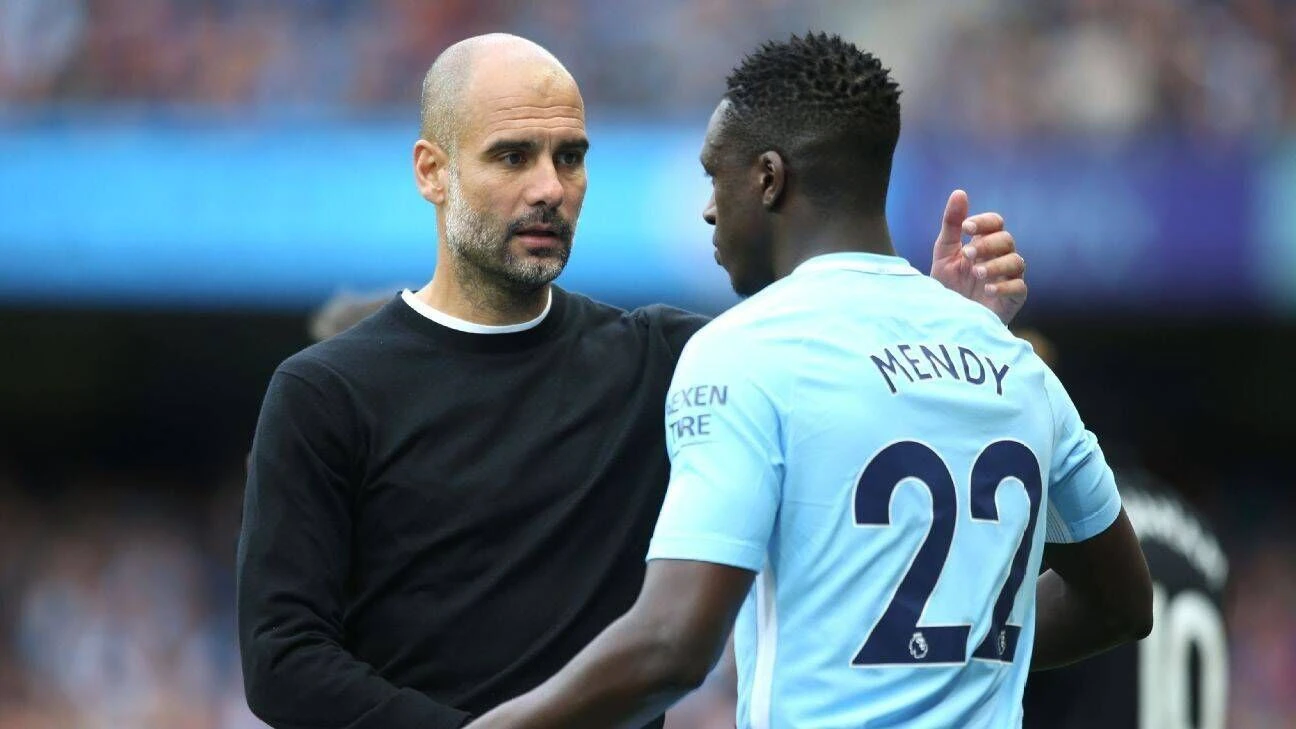 Pep Guardiola und der suspendierte City-Profi Benjamin Mendy.