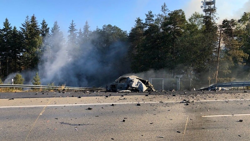 In Deutschland explodierte am Sonntag ein mit E-Zigaretten beladener Transporter mitten auf der Autobahn. 