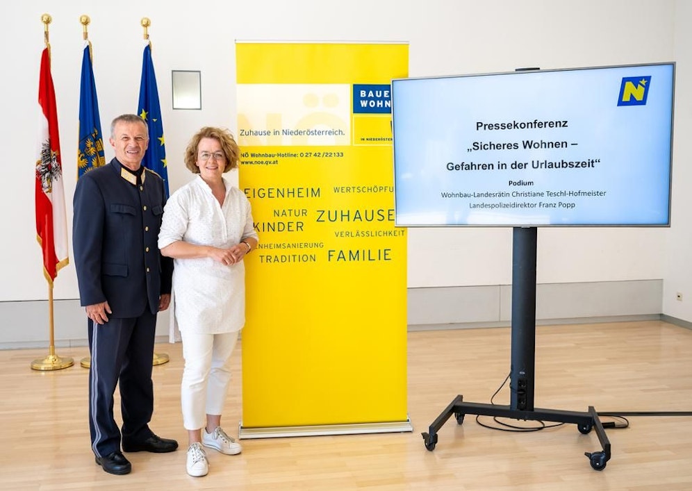 Landespolizeidirektor Franz Popp und Wohnbau-Landesrätin Christiane Teschl-Hofmeister