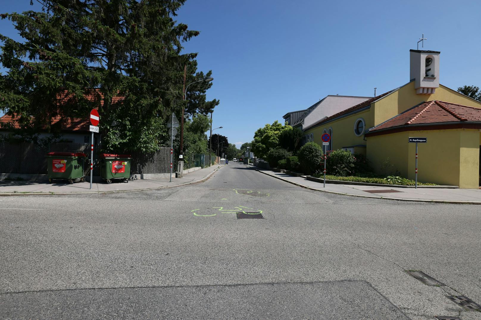 In Wien ist es am Wochenende zu einem tragischen Verkehrsunfall gekommen. Eine Mofa-Lenkerin wurde von einem Auto erfasst – sie hatte keine Chance.