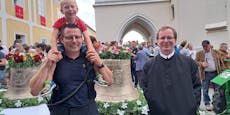 800 Aschbacher bei Festzug, zwei neue Glocken überführt