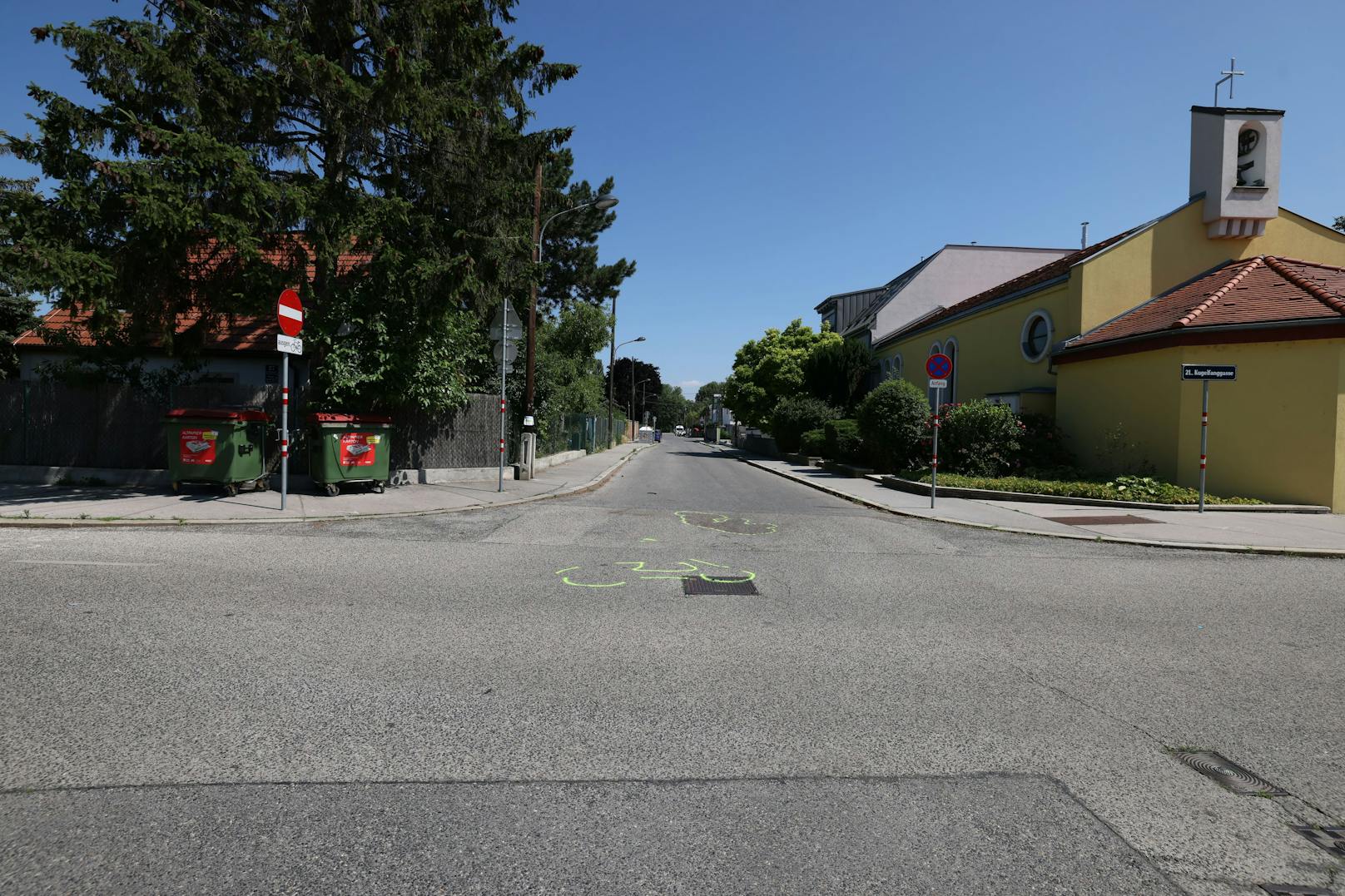 In Wien ist es am Wochenende zu einem tragischen Verkehrsunfall gekommen. Eine Mofa-Lenkerin wurde von einem Auto erfasst – sie hatte keine Chance.