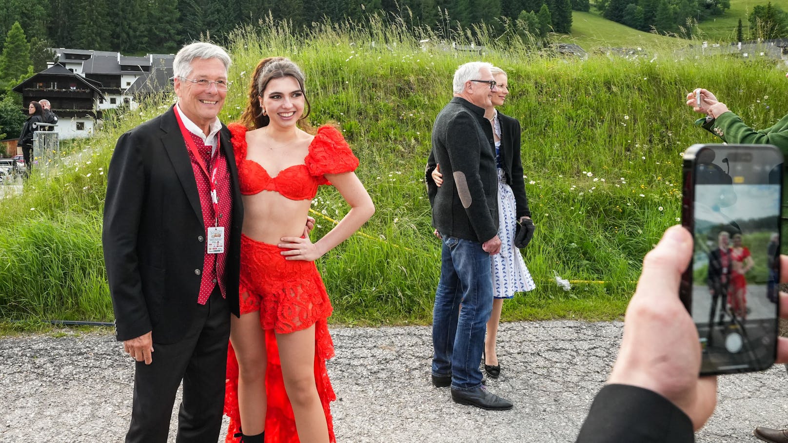 <strong>Maibritt</strong> backstage mit Kärntens Landeshauptmann <strong>Peter Kaiser</strong>