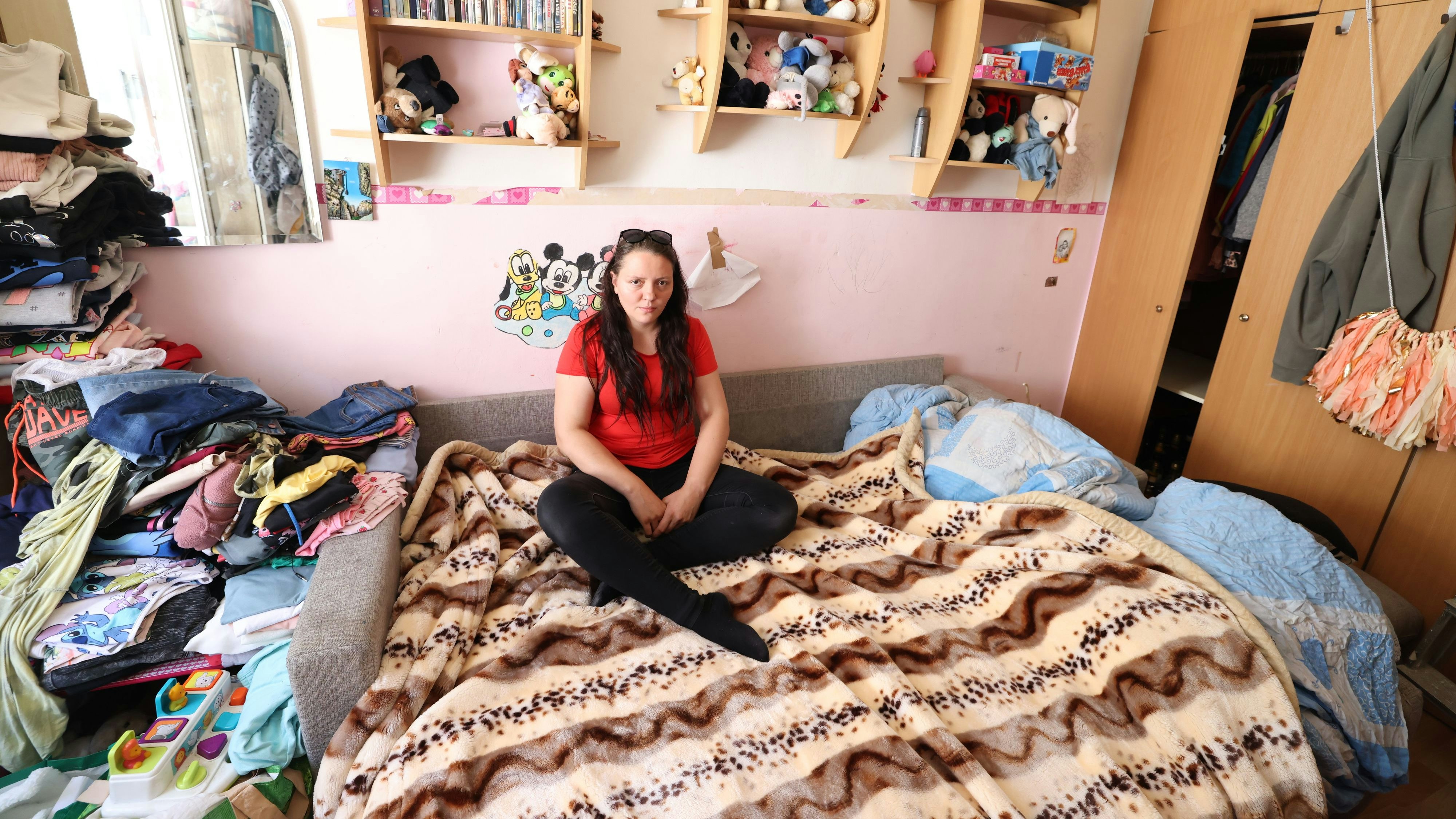 Andrea P. zog mit Mann und Kindern bei ihren Eltern in Wien-Neubau ein. 