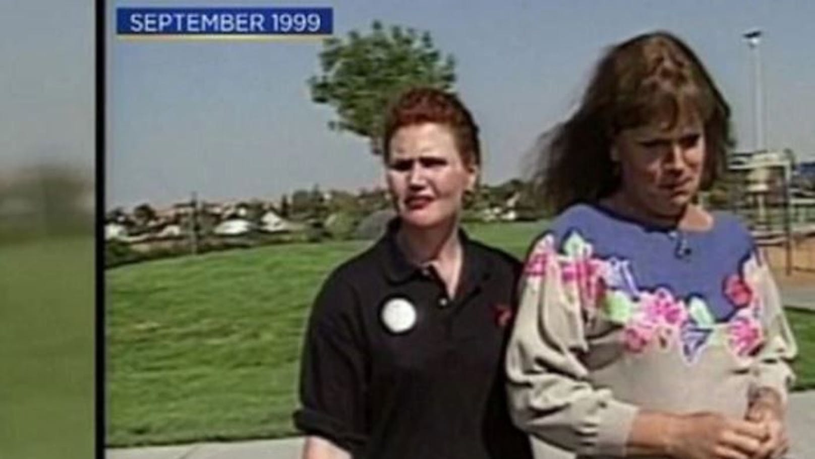 Die Transfrau wurde noch am Tatort festgenommen. (Im Bild: Dana Rivers (rechts) im Jahr 1999, als sie aufgrund ihrer Geschlechtsumwandlung aus ihrem Job als Lehrerin entlassen wurde)