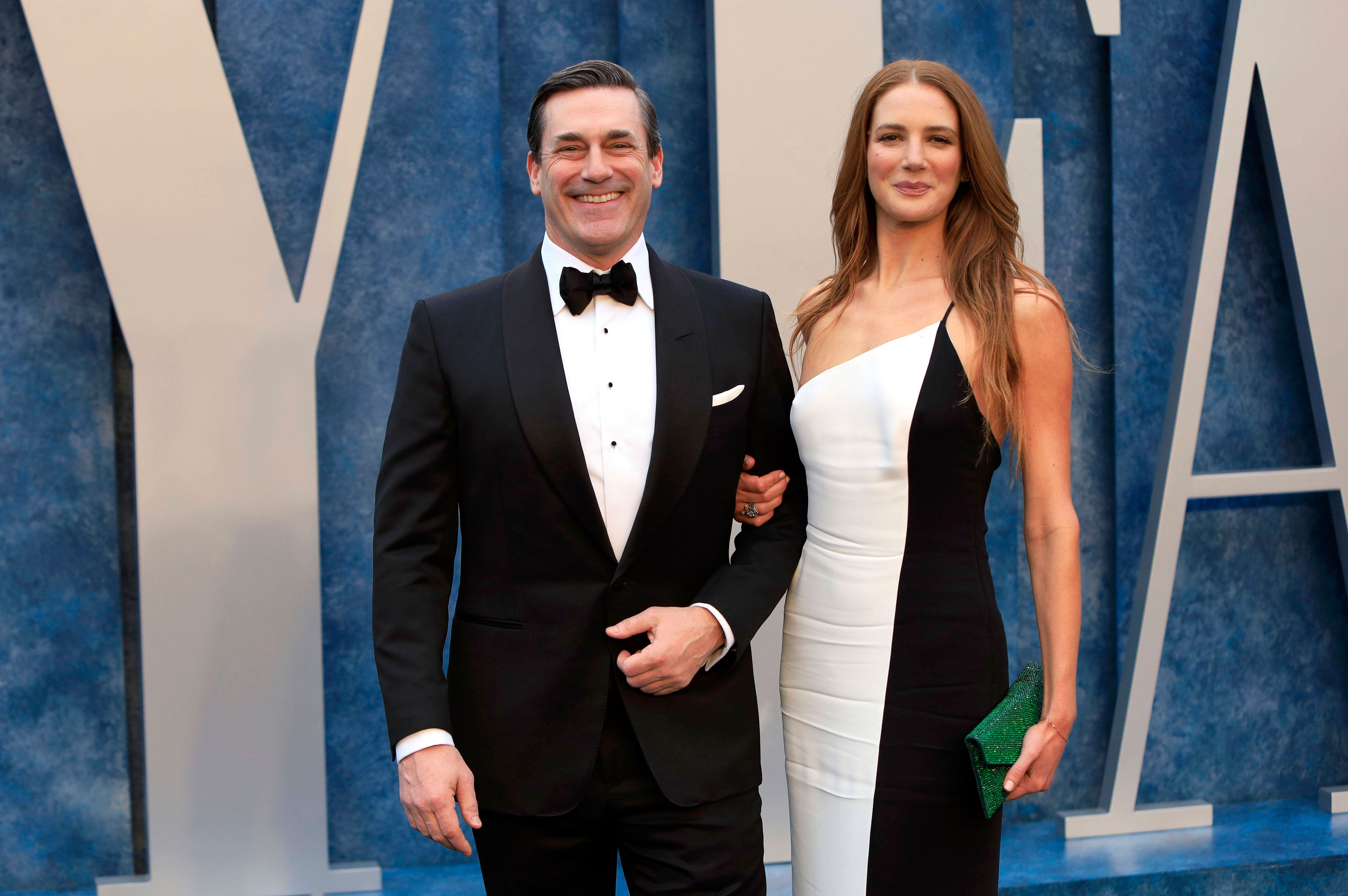 Jon Hamm und Anna Osceola haben geheiratet.