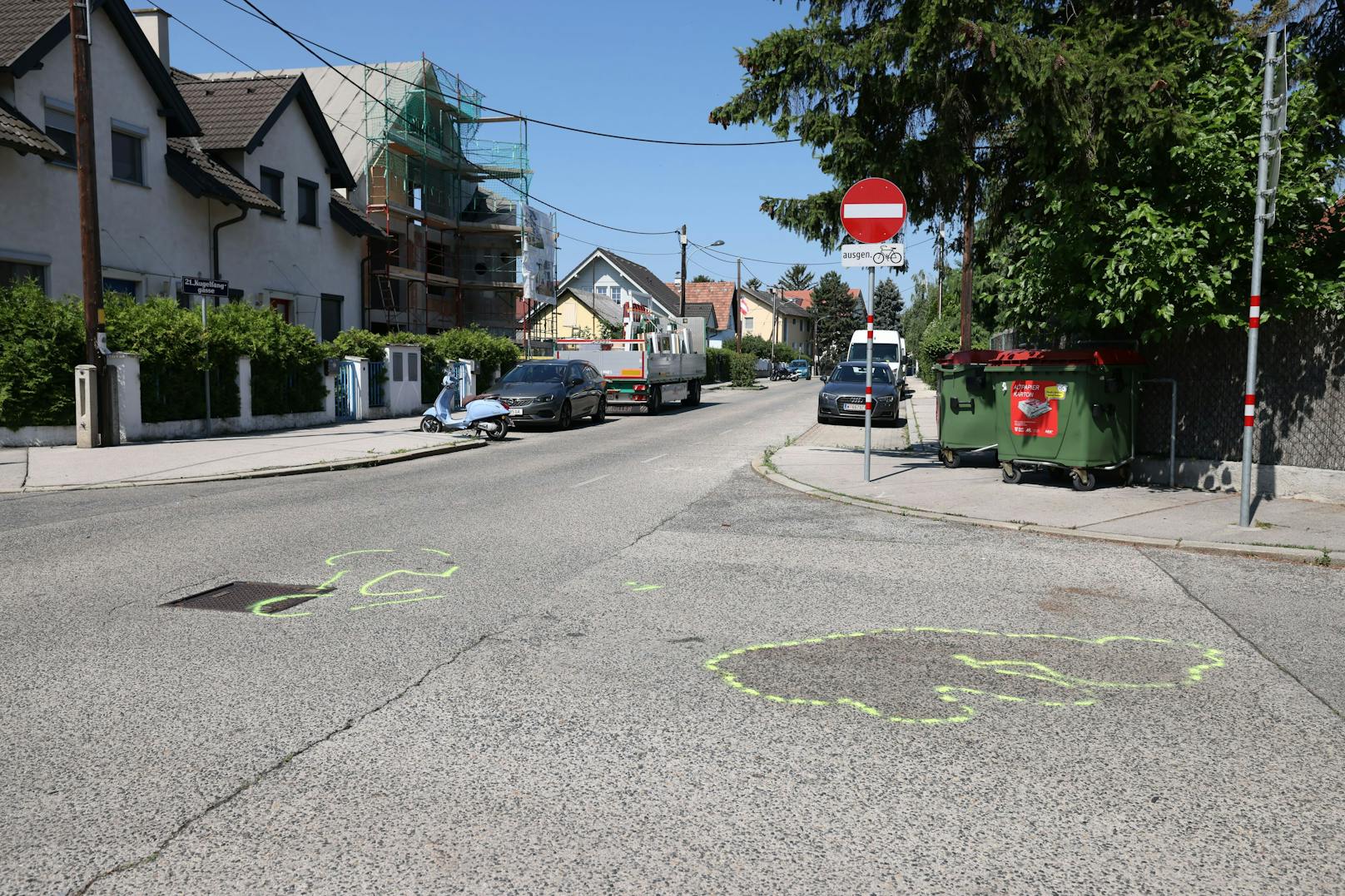 In Wien ist es am Wochenende zu einem tragischen Verkehrsunfall gekommen. Eine Mofa-Lenkerin wurde von einem Auto erfasst – sie hatte keine Chance.