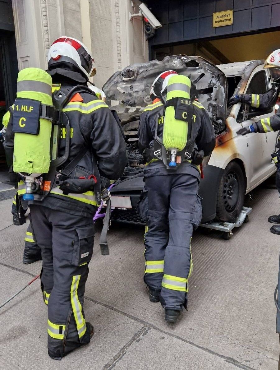 Am Dienstagmorgen musste die Feuerwehr in Wien zu einem Pkw-Brand in einer Garage in der Wiener City ausrücken.