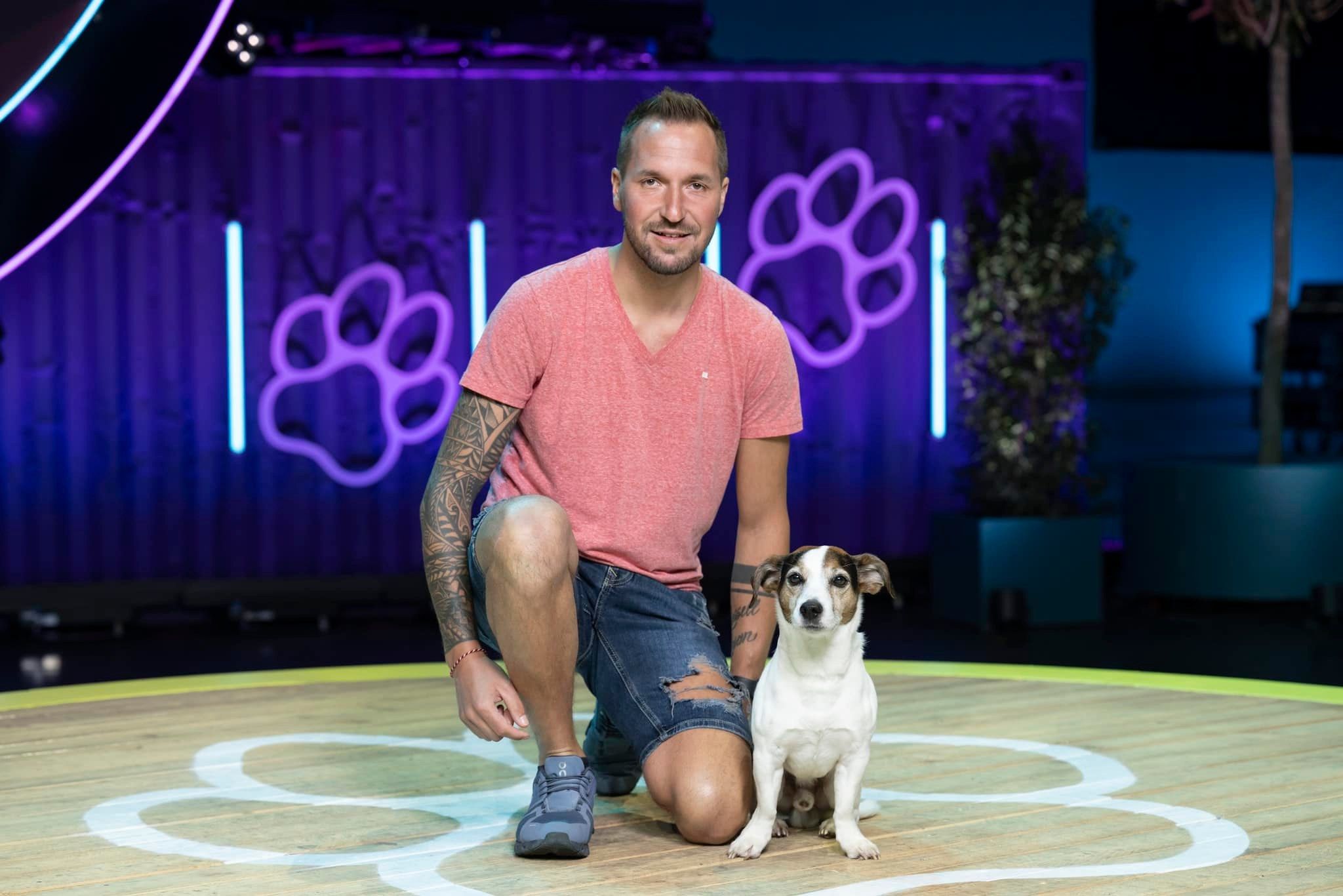 Daniel Oeler mit seinem Terrier "Russell"