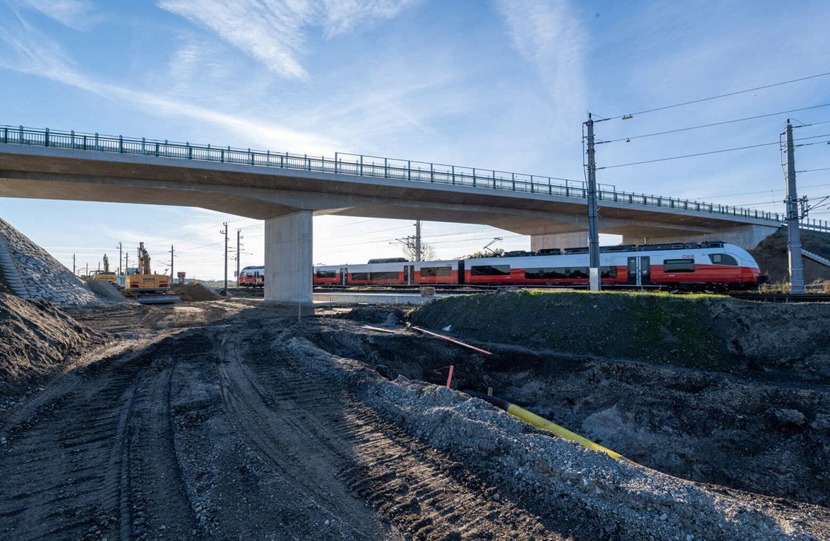 Die Pottendorfer Linie wird durchgehend zweigleisig ausgebaut.