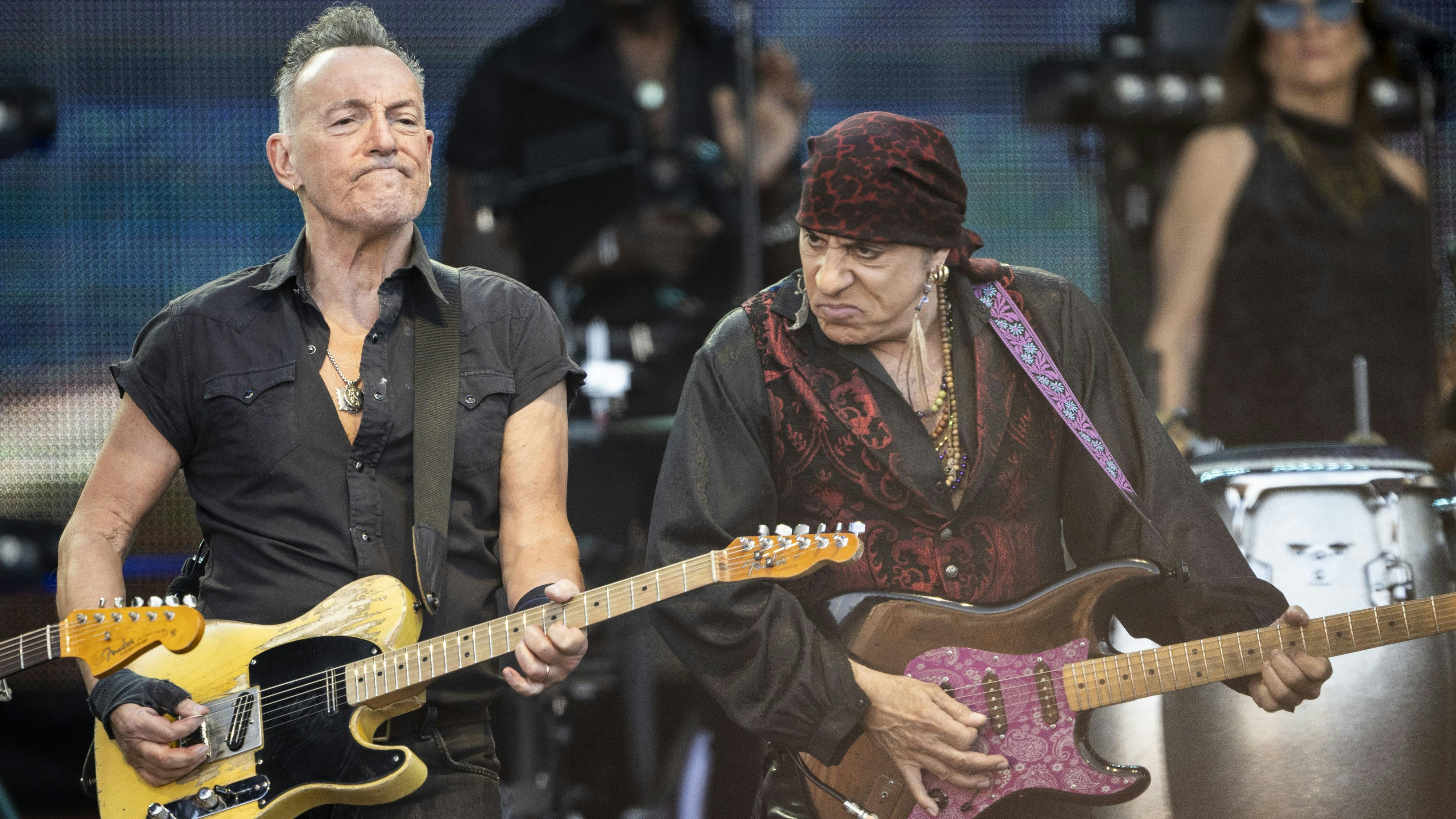 Download von www.picturedesk.com am 27.06.2023 (14:46).  US musician Bruce Springsteen performs with Steven Van Zandt of the E Street Band during a concert at the Letzigrund stadium in Zurich, Switzerland, Tuesday, June 13, 2023. (KEYSTONE/Ennio Leanza). - 20230613_PD7845 - Rechteinfo: Rights Managed (RM)