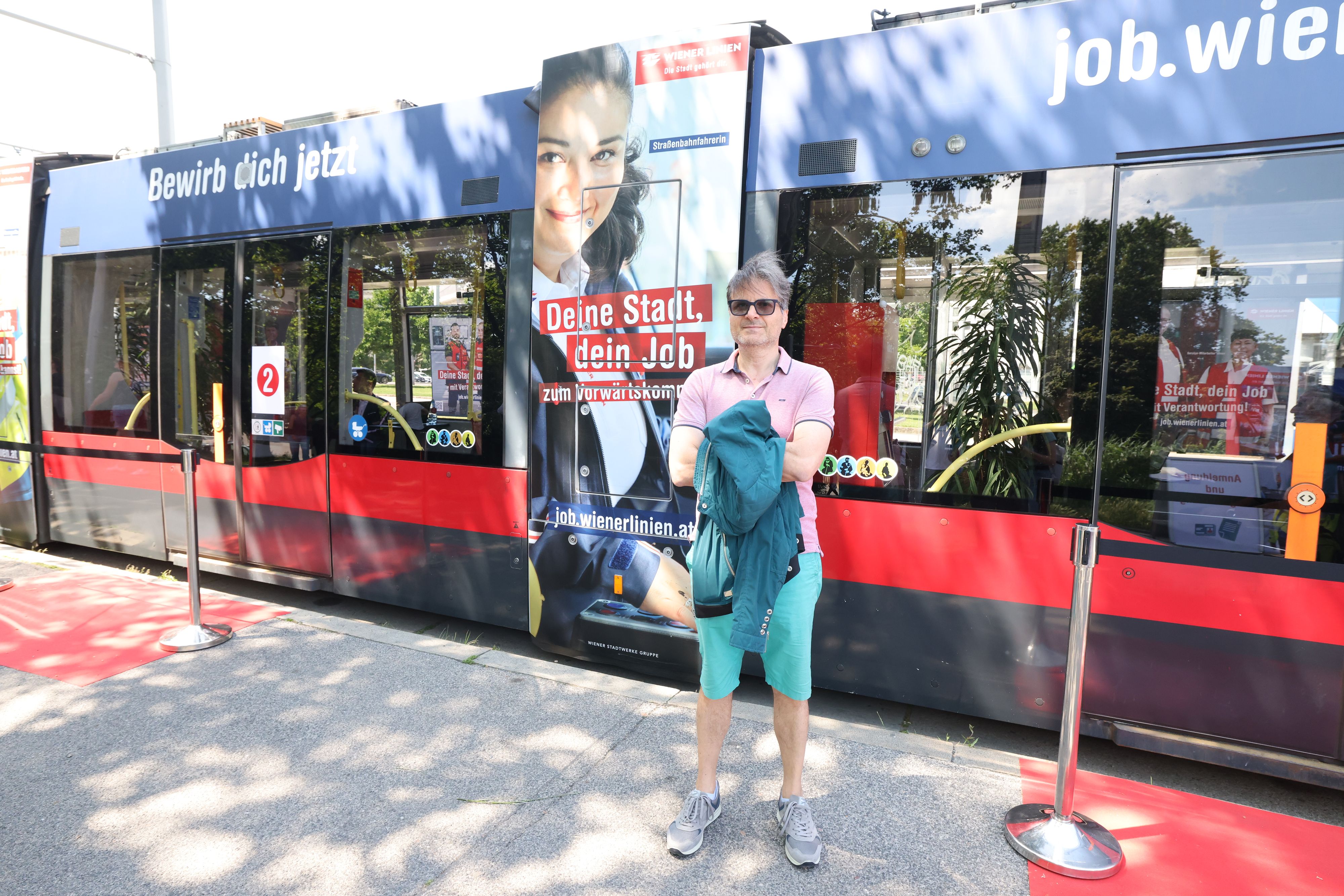 Kamen (58) beim Recruiting-Event der Wiener Linien. Eigentlich möchte er gar nicht hier arbeiten, er ist laut eigenen Angaben wegen seiner AMS-Beraterin hier.&nbsp;