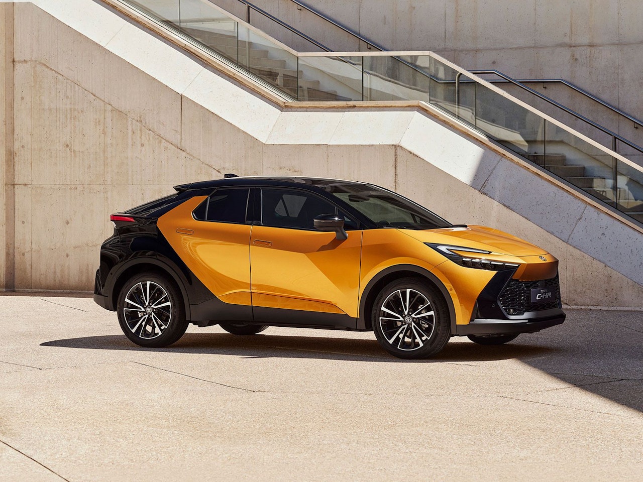 Heute.at - Der neue Toyota C-HR kommt erstmals mit Plug-in-Hybrid