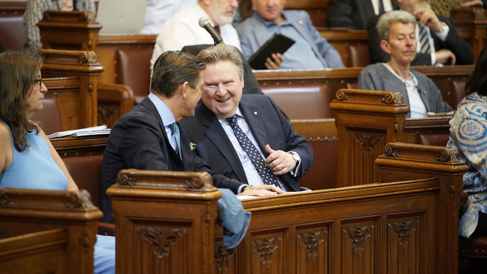 Beste Stimmung zumindest bei Stadtrat Hanke und Bürgermeister Michael Ludwig (SP). 