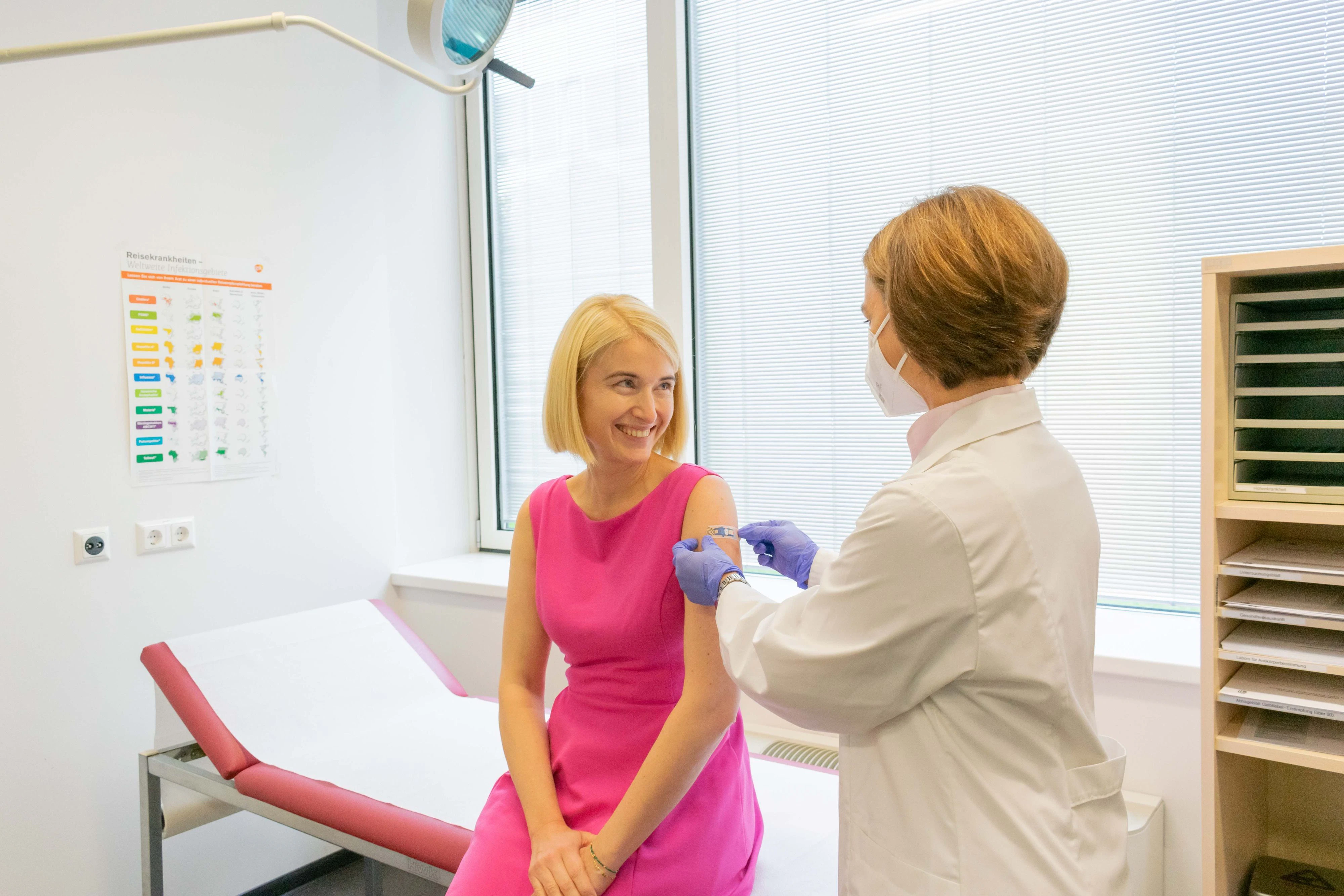 Gesundheitslandesrätin Christine Haberlander (ÖVP) betont die Bedeutung der Grippe-Impfung.