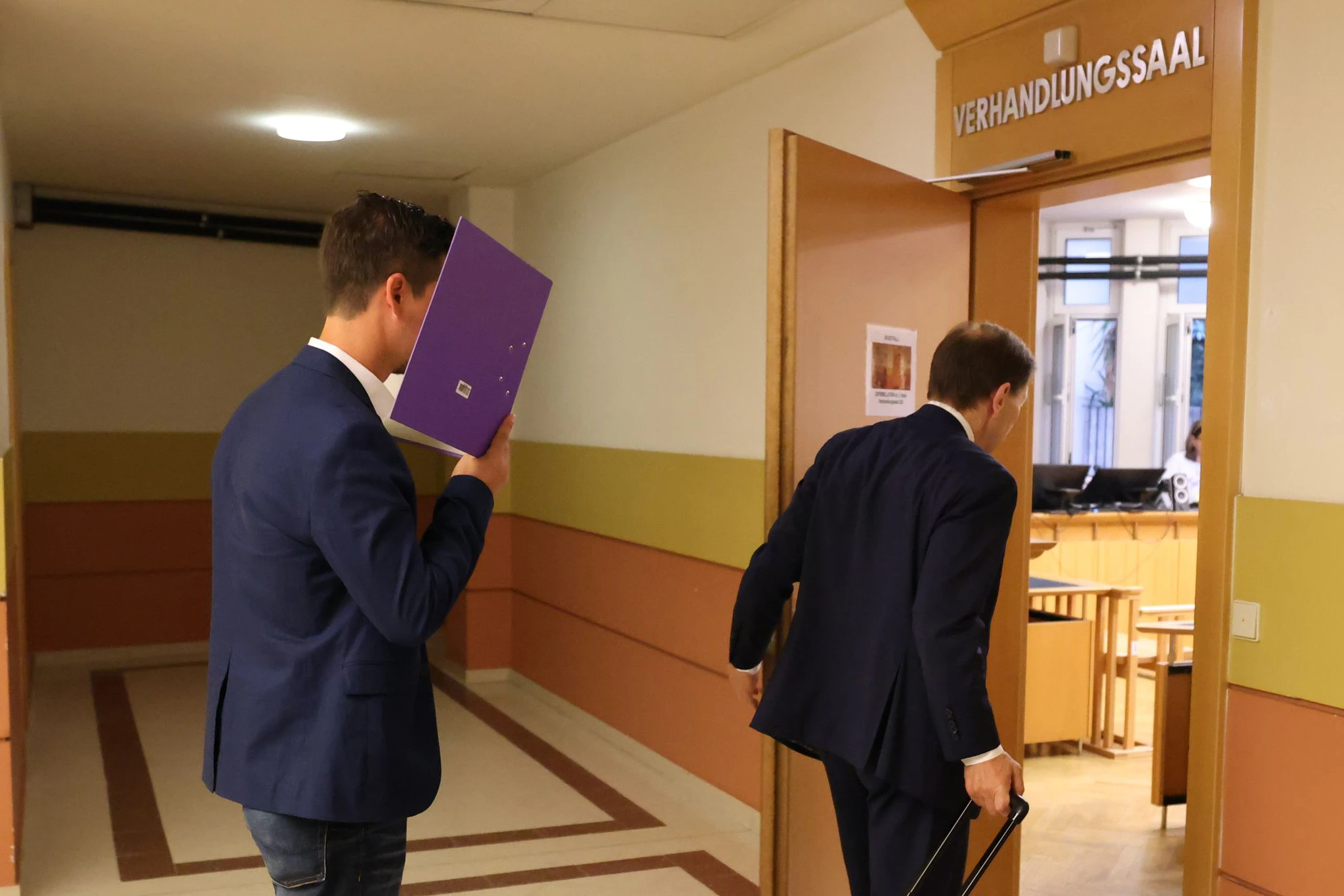 Der Angeklagte und sein Anwalt am Dienstag am Straflandesgericht in Wien.