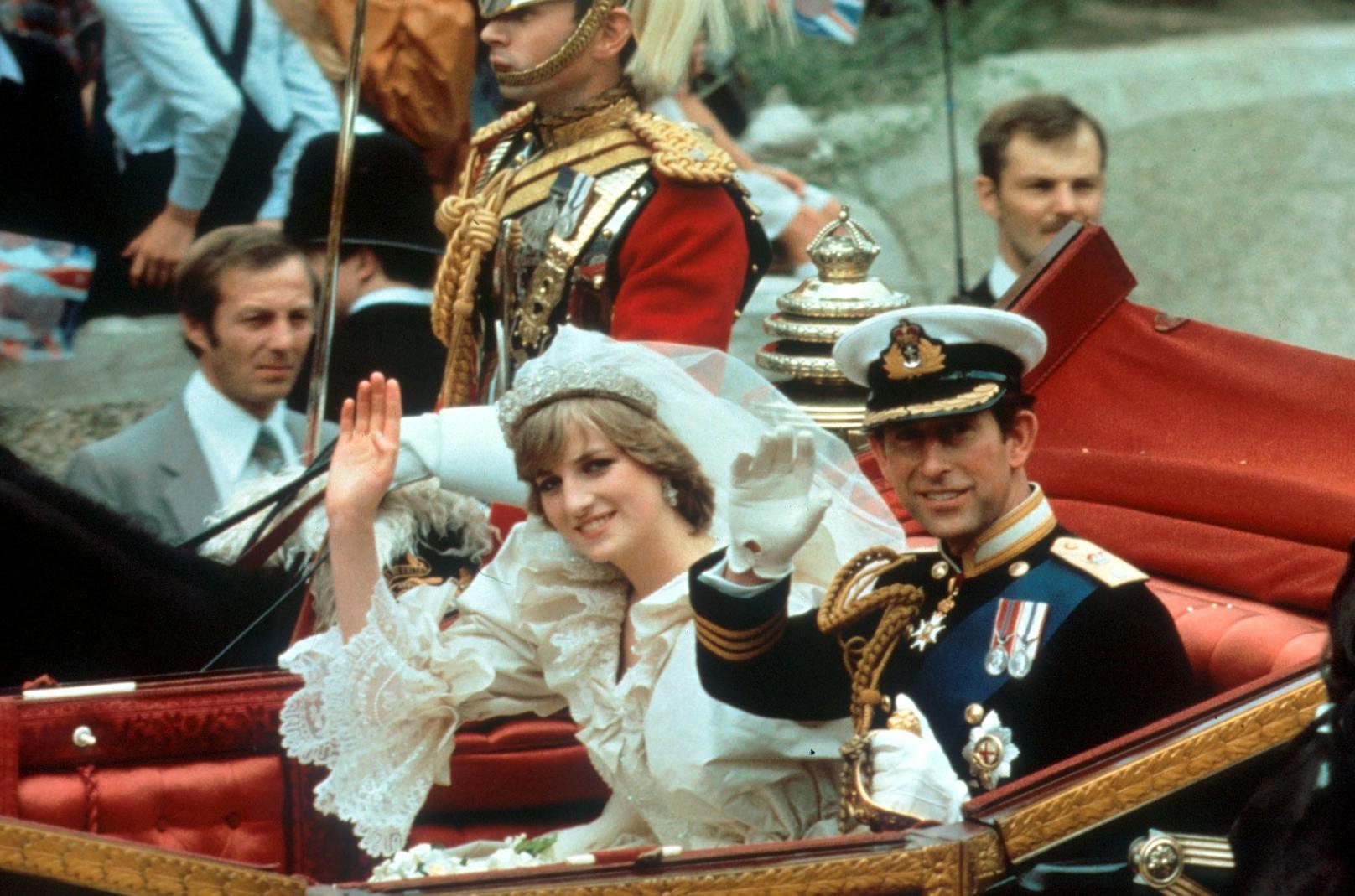 <a data-li-document-ref="100269782" href="https://www.heute.at/s/onlyfans-star-behauptet-bin-die-cousine-von-lady-di-100269782">Lady Diana Spencer</a>&nbsp;hatte Prinz Chales im Sommer 1981 geheiratet. Elf Jahre später folgte die Trennung.