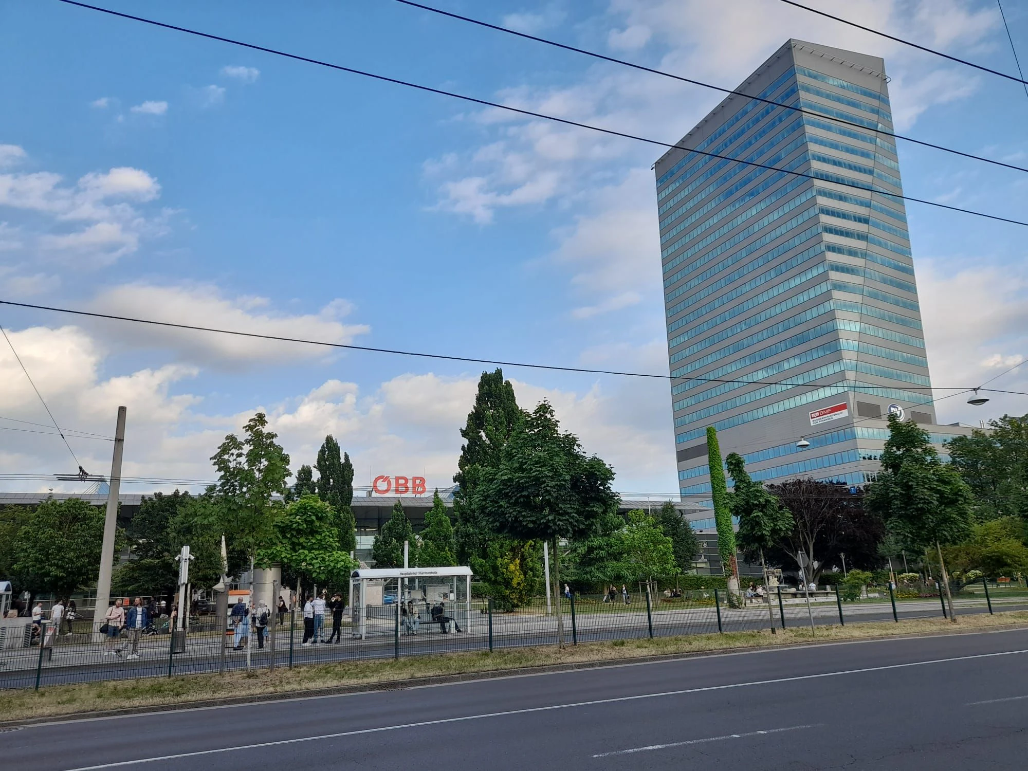 Der Vorfall spielte sich am Abend im Linzer Bahnhofspark ab.